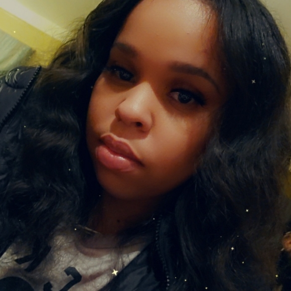 Meet your Posher, Kristen - Picture 1 of 1